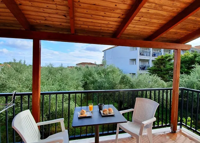 Red Rose Garden Циливи